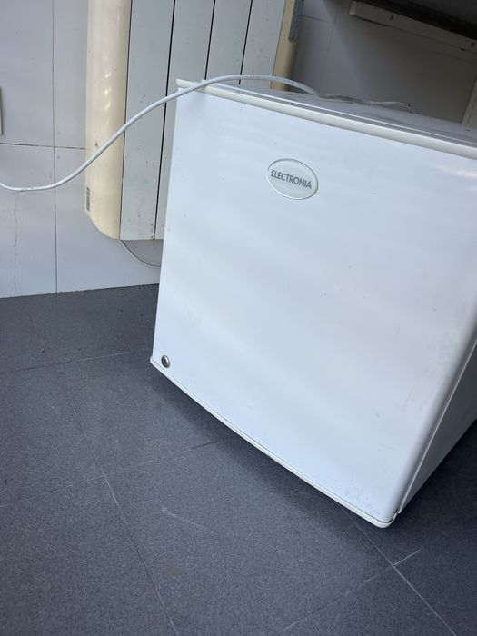 Mini Frigorífico / Minibar Electronia - Ideal para Quarto ou Escritório