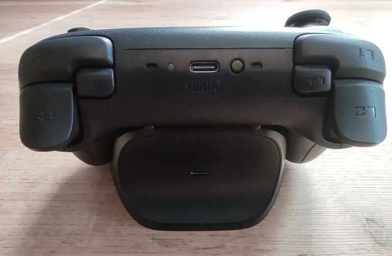 8BitDo Ultimate 2 BT + 2.4G – idealny stan + nowe, dedykowane etui 8BitDo, komplet