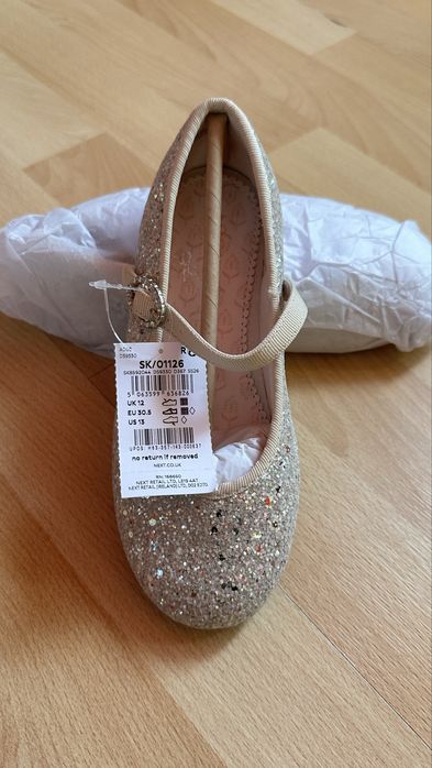 Продам детские туфли