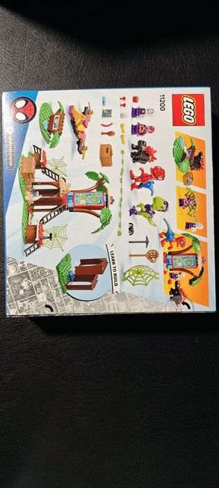 Lego - Marvel - 11200 - Spidey and Gobby's Raptor Battle at Tree House
