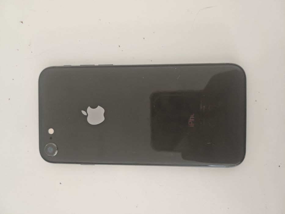 iPhone  8  64Gb.