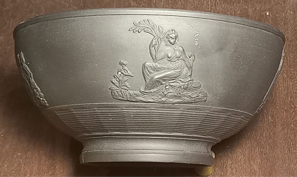 Raríssima taça Wedgwood de 1785 em basalto preto