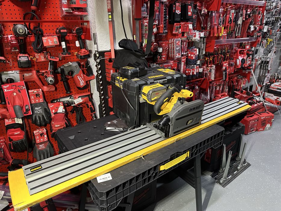 Безщіткова пила дискова занурювальна акумуляторна DeWALT DCS520