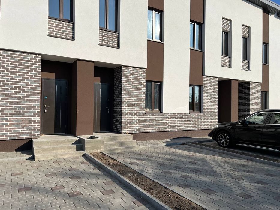 Сучасні таунхауси з газовим опаленням — продаж. Галина