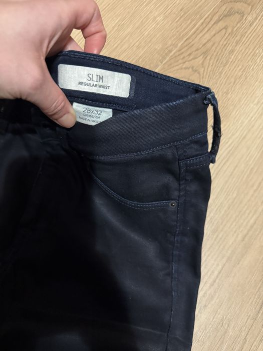 Woskowane jeansy damskie Hm