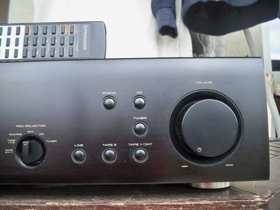 wzmacniacz Pioneer A-402R (niższy od A502R), opcjonalnie pilot CU-A006