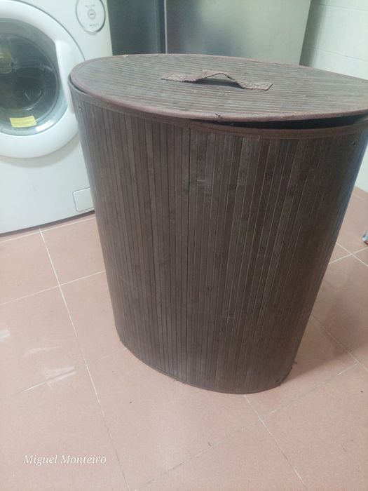 Cesto para roupa suja em muito bom estado