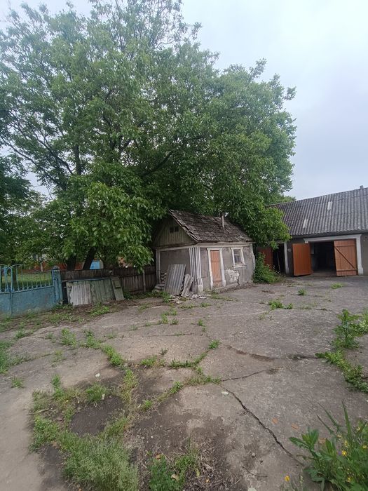 Продаж частини будинку в центрі Довжку