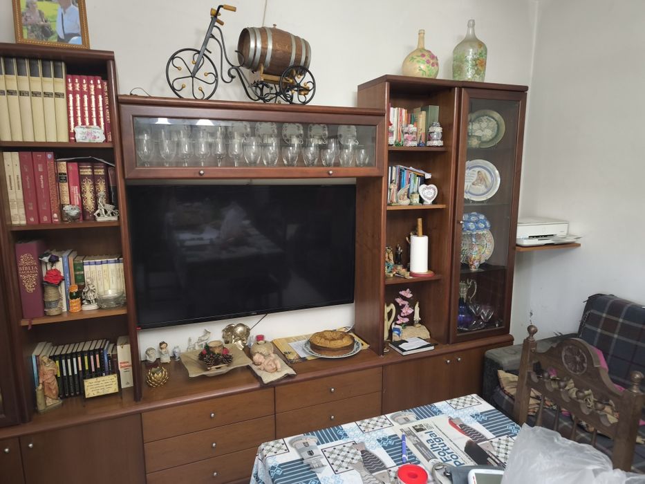 Alugo quarto mobilado com tv e internet