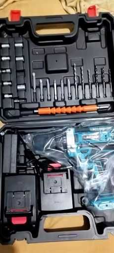 Parafusadora 18v nova na caixa, como as fotos mostram.