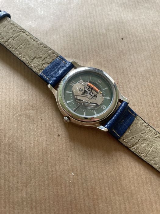 Zegarek z odsłoniętym mechanizmem (skeleton) niebieski pasek