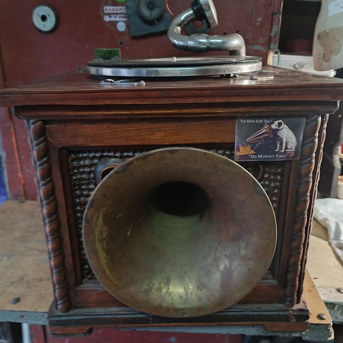 Граммофон.  Патефон    звук - БОМБА