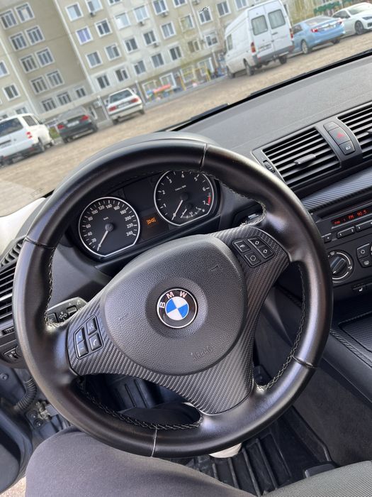 Bmw 1 2006  год газ/бензин