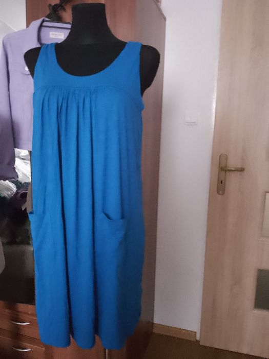 Sukienka z kieszeniami