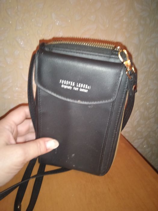 Продам маленькую сумочку барсетку.