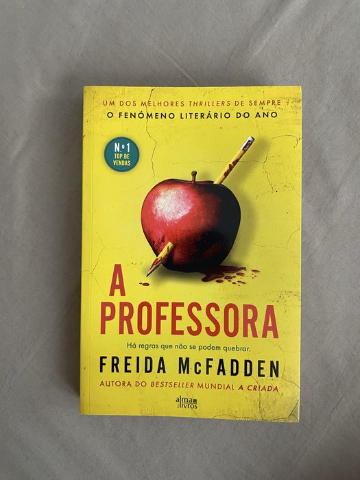Livro “ A professora” Freida McFadden