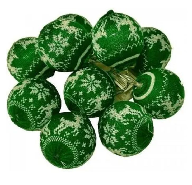 Łańcuch świetlny z bombkami w sweterkach Smukee.