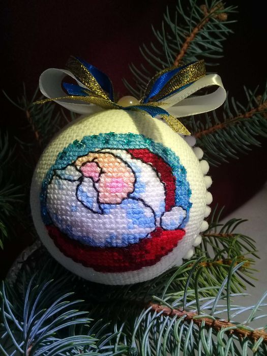 Вишиті новорічні кулі набір