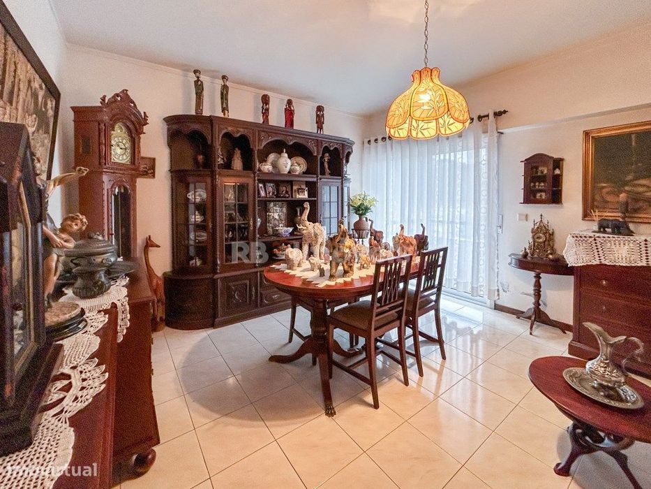 Apartamento T3 c/ arrecadação no sótão e acesso 2 elevadores - Cent...