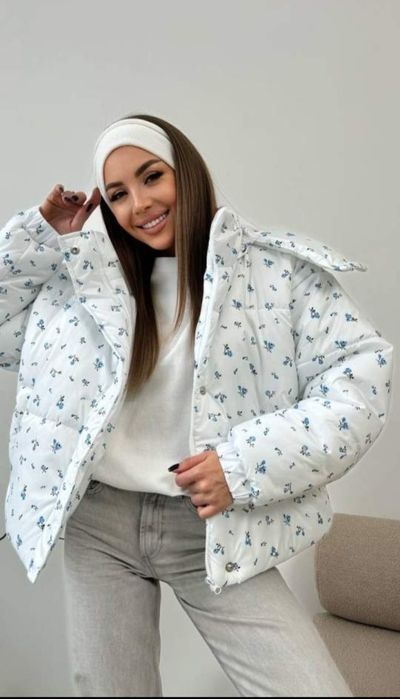 Куртка жіноча, сучасна з ніжним принтом