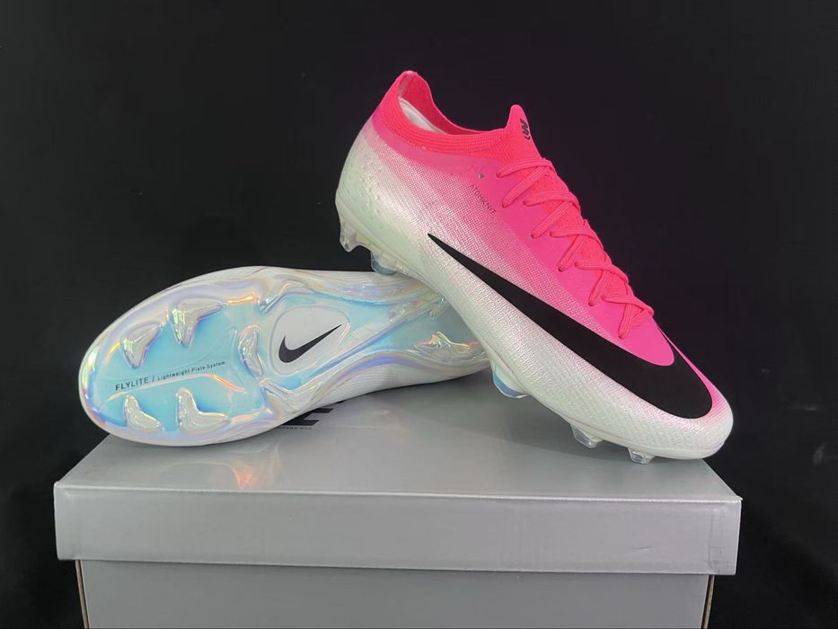 Botas de futebol, futebol de 7 e futsal.