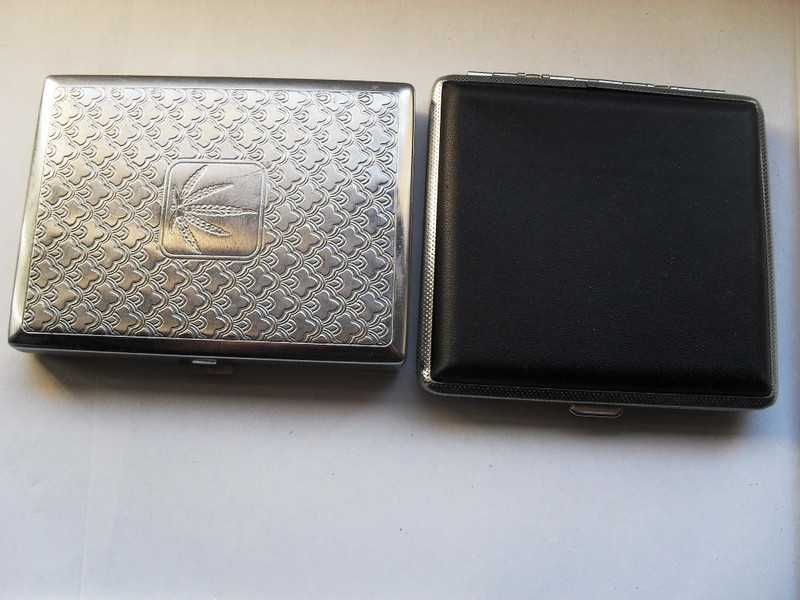 2 papierośnice jedna stara druga nowa