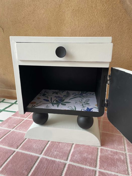 Mesa de cabeceira restaurada - peça única