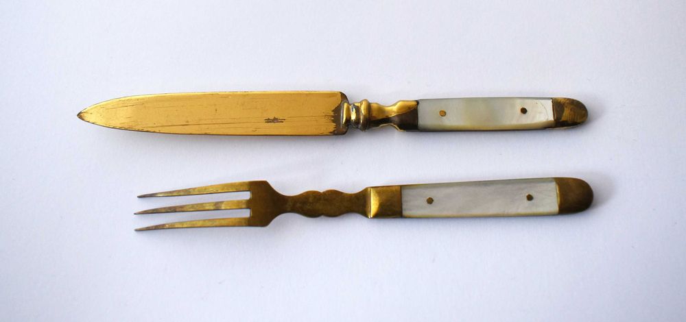 Zabytkowe sztućce do owoców