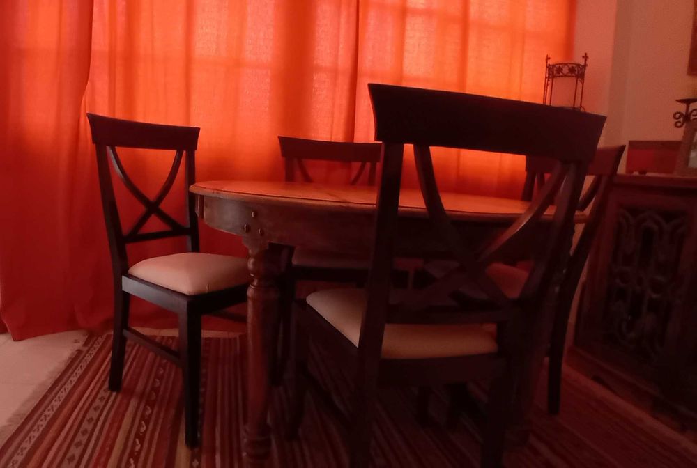 mesa de jantar e 4 cadeiras