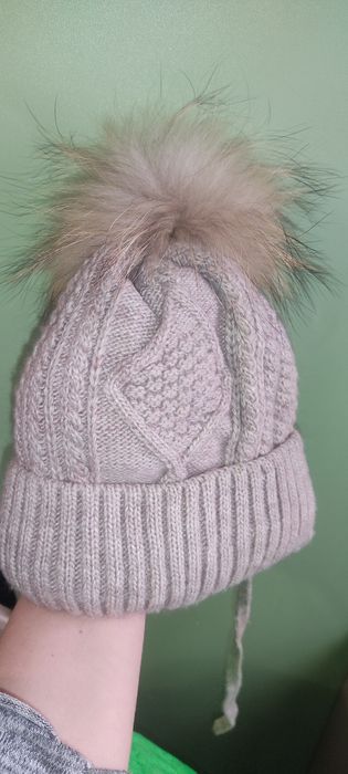 Шапка з натуральним помпоном.Зимова на  3-4 роки.