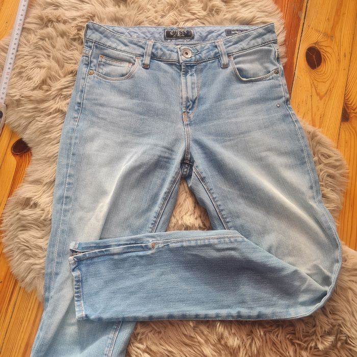 Guess spodnie jeansowe dżinsy przecierane r. 27