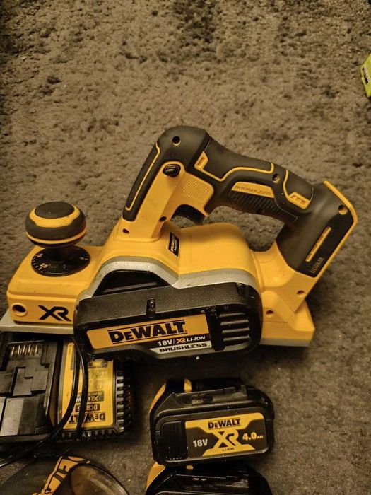 Продається рубанок Dewalt + кейс