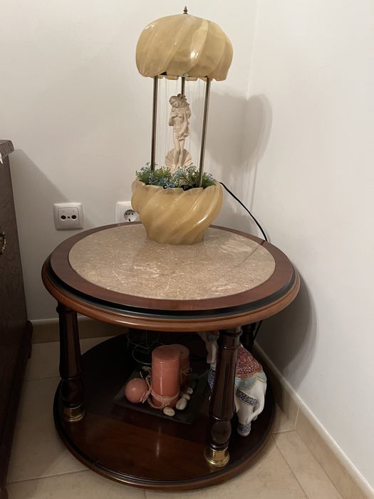 Móveis e peças decorativas