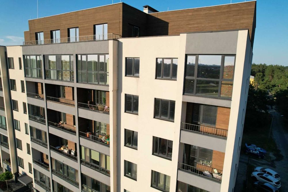 Продам  квартиру 66м.кв Киев метро Лесная Быковня Броварской прп
