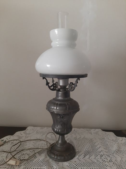 Candeeiro de mesa em estanho