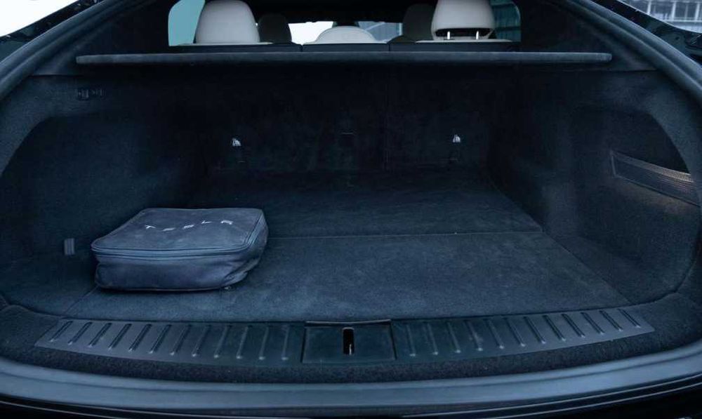 Tesla Model S 2023 року