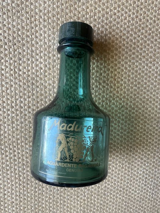 Garrafa vazia de Aguardente Madureira - Anos 60