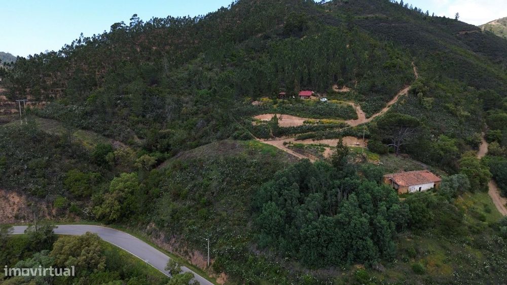 Propriedade com 9.600 m2 à venda em Monchique