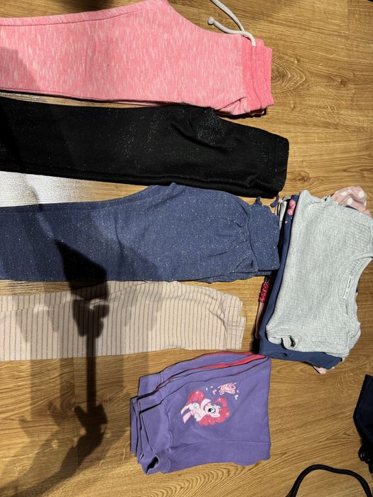 Zestaw ubrań dla dziewczynki 98/104