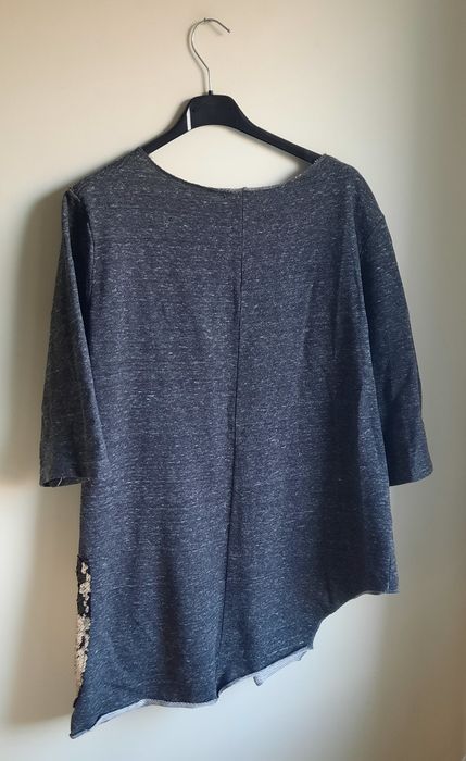 Dresowa asymetryczna  tunika z cekinową kieszenią