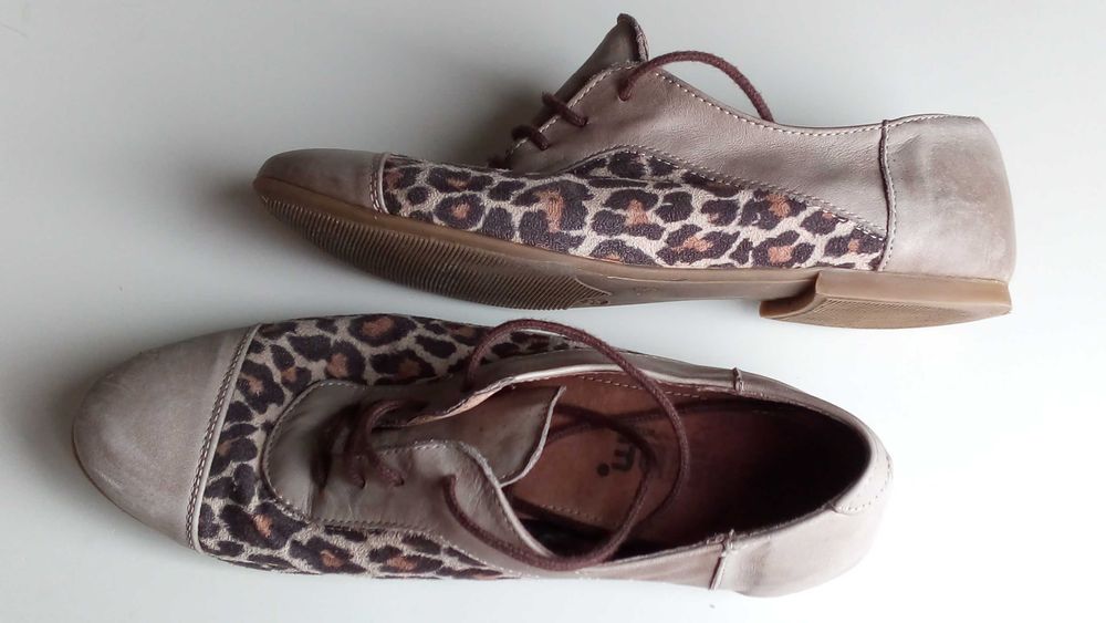 Calçado Senhora em Bom Estado. Vários Tamanhos na Descrição. Ver Fotos