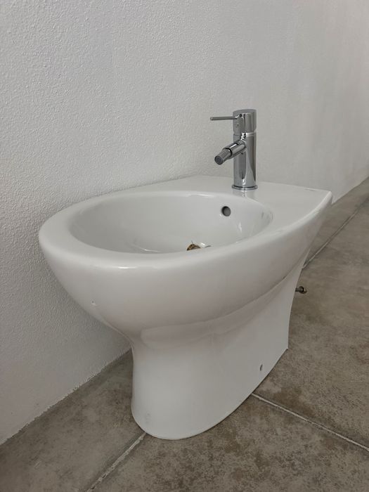 Bidé Sanitana NOVO +  torneira incluída (nunca usado!)