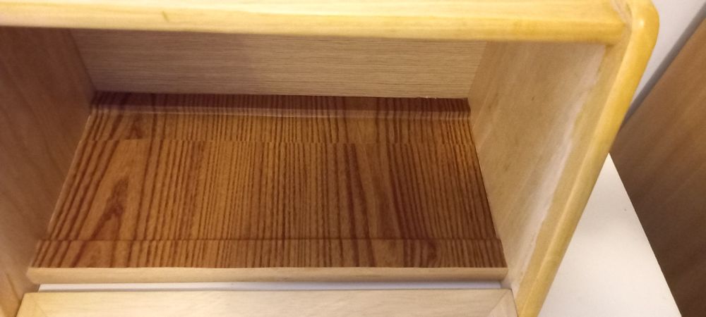 Caixa de pão em madeira com porta em vidro transparente