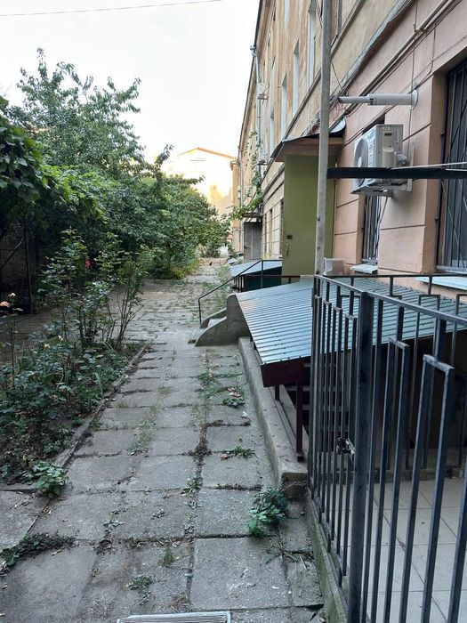 Продам 3-кімн квартиру біля Музкомедії, вул. Ясна (3-203-029)