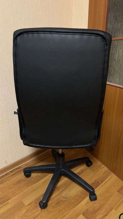 Крісло офісне в ідеальному стані