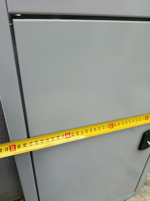 Drzwiczki rewizyjne metalowe wymiarach 64 na 40cm