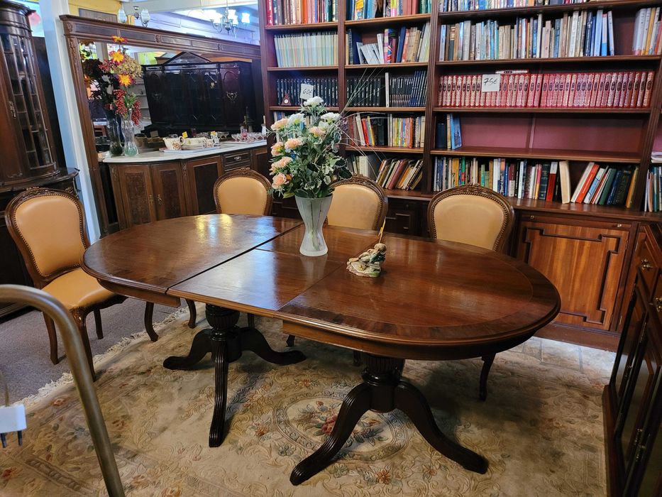 Mesa de sala em madeira com dois pés de galo - extensível - Só a m