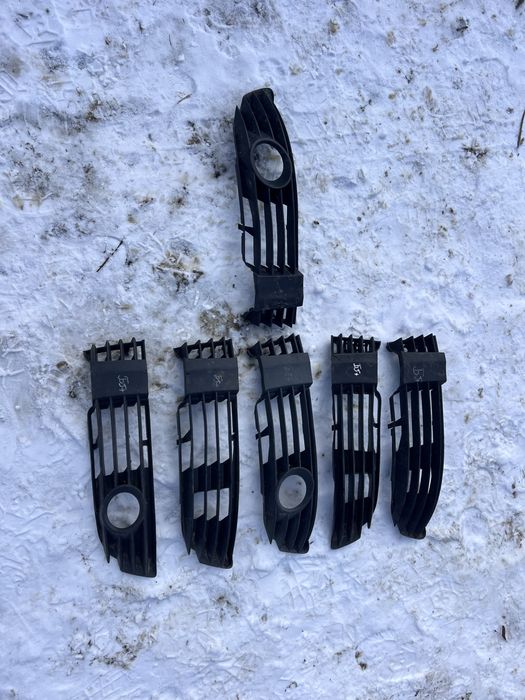 Решітка в бампер Volkswagen Passat B5 +  Пассат Б5 Плюс