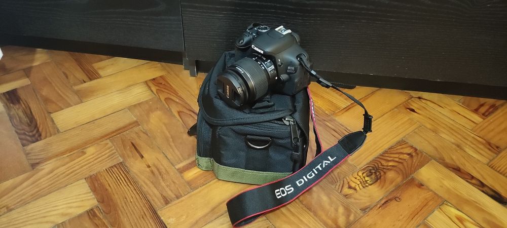 Máquina fotográfica Canon D600