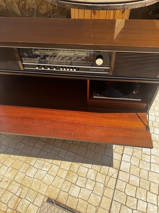 Movel aparador com radio e gira discos